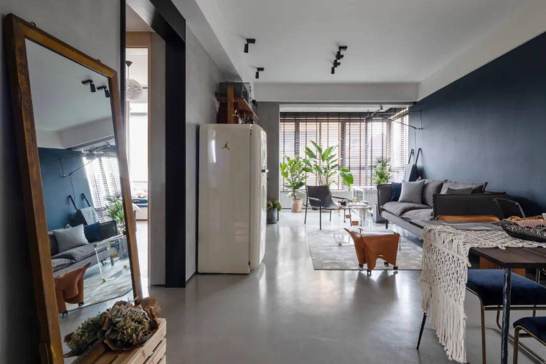 88平米小三居裝修效果圖 全屋水泥漆無地板 原來“毛坯房”呈現的效果圖也能這么時尚 88平米小三居裝修效果圖 全屋水泥漆無地板 原來“毛坯房”呈現的效果圖也能這么時尚